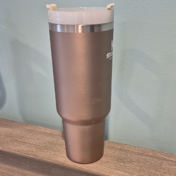 Stanley Matte Silver Travel Mug with Handle - Picture 4 of 6